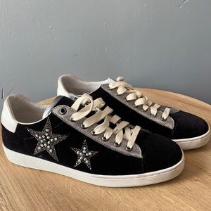 Lola Cruz Star embellished sneakers, size 40 Black
